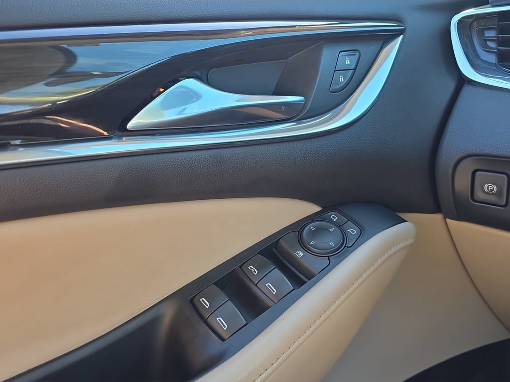 Used 2020 Buick Enclave Essence FWD image 11