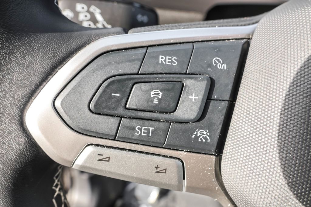 Used 2024 Volkswagen Tiguan SE image 20