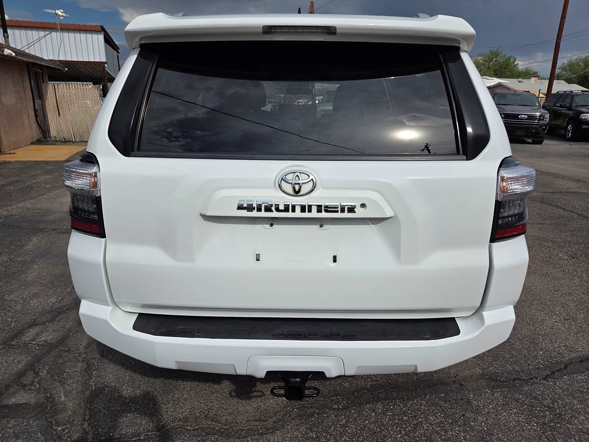 Used 2018 Toyota 4Runner SR5 AWD/4WD image 11