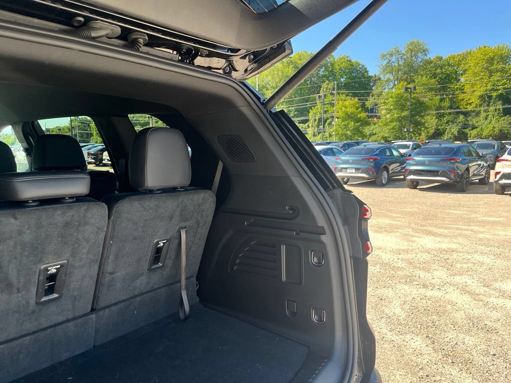 Used 2024 GMC Acadia Elevation FWD image 16