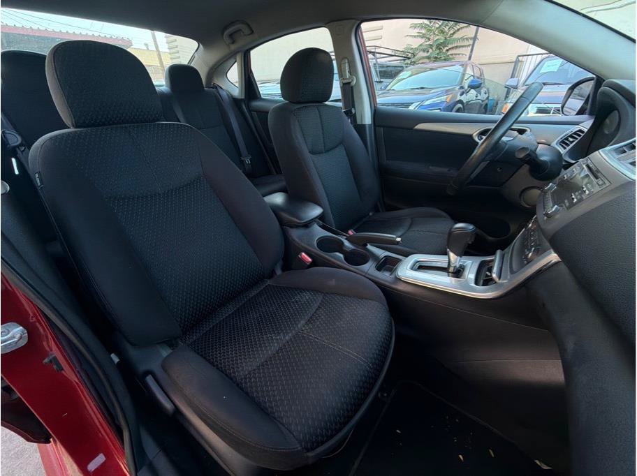 Used 2014 Nissan Sentra SR w/ SR Driver Package FWD image 4