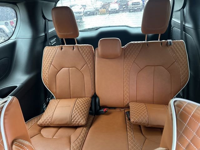 New 2026 Chrysler Pacifica Pinnacle image 10