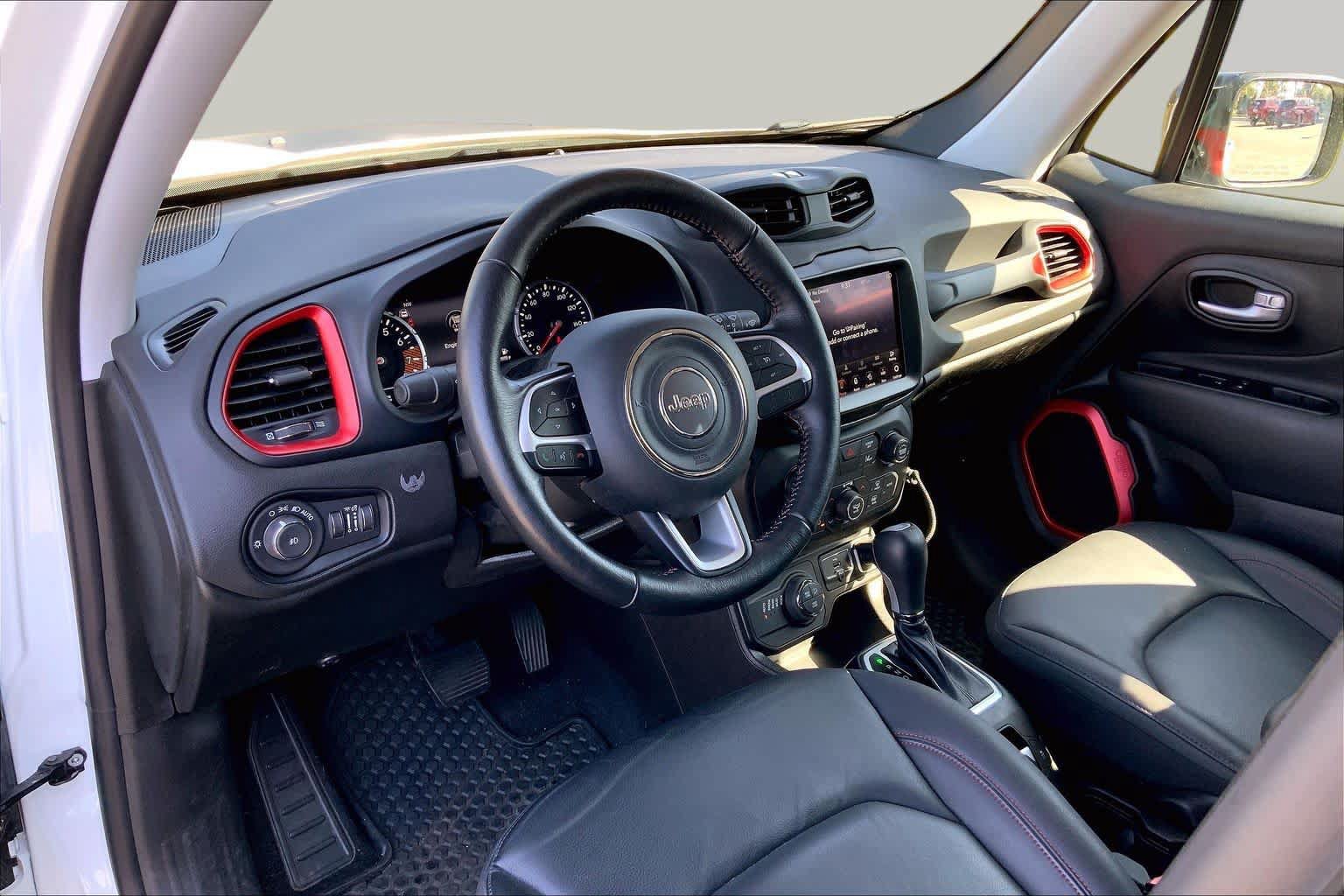 Used 2023 Jeep Renegade Trailhawk w/ Trailhawk Elite Group AWD/4WD image 17