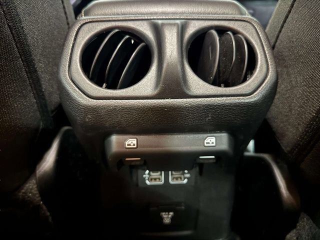 Used 2020 Jeep Wrangler Unlimited Sahara image 20
