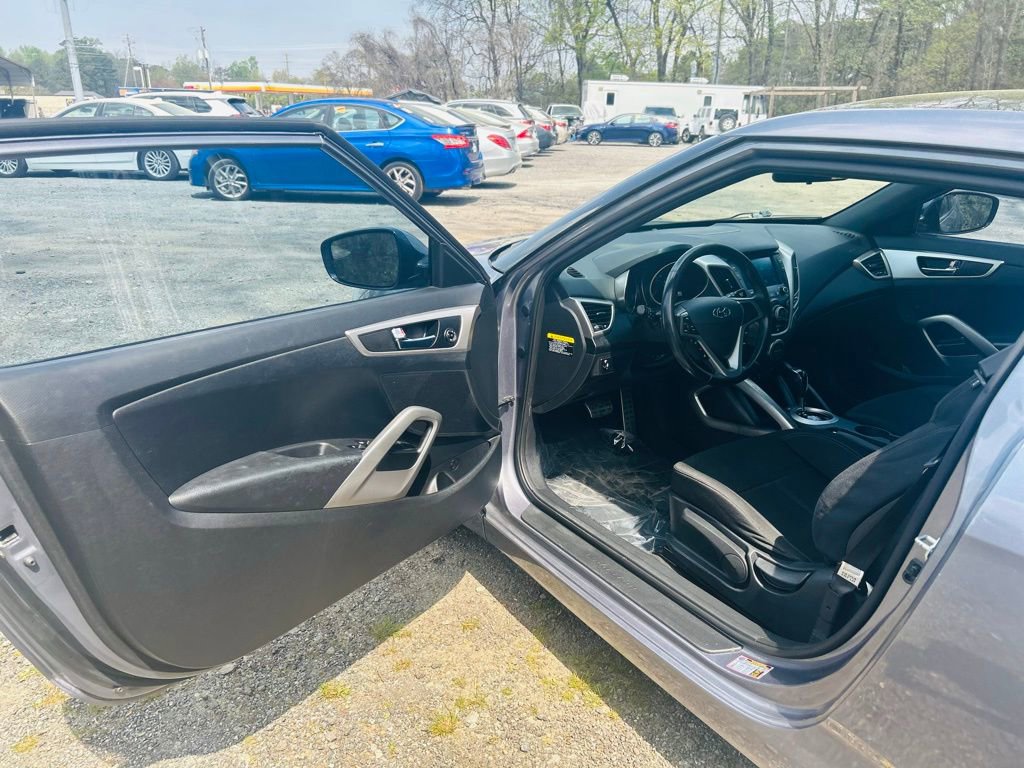 Used 2017 Hyundai Veloster image 13