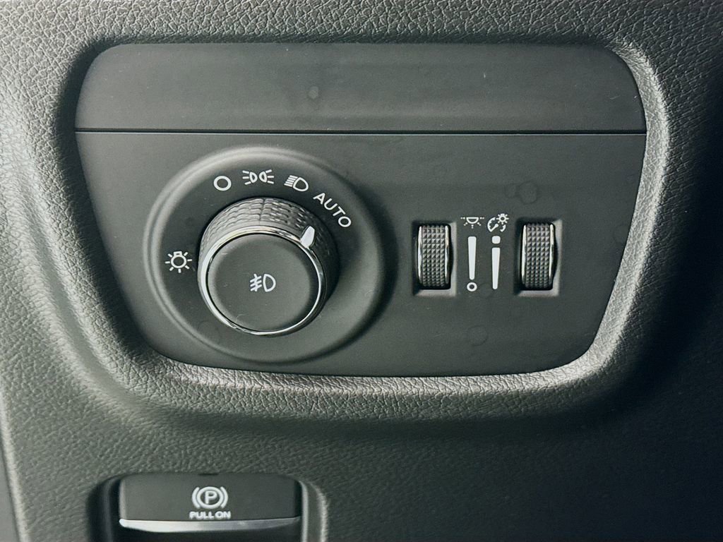 Used 2021 Jeep Grand Cherokee L Overland w/ Luxury Tech Group IV AWD/4WD image 11