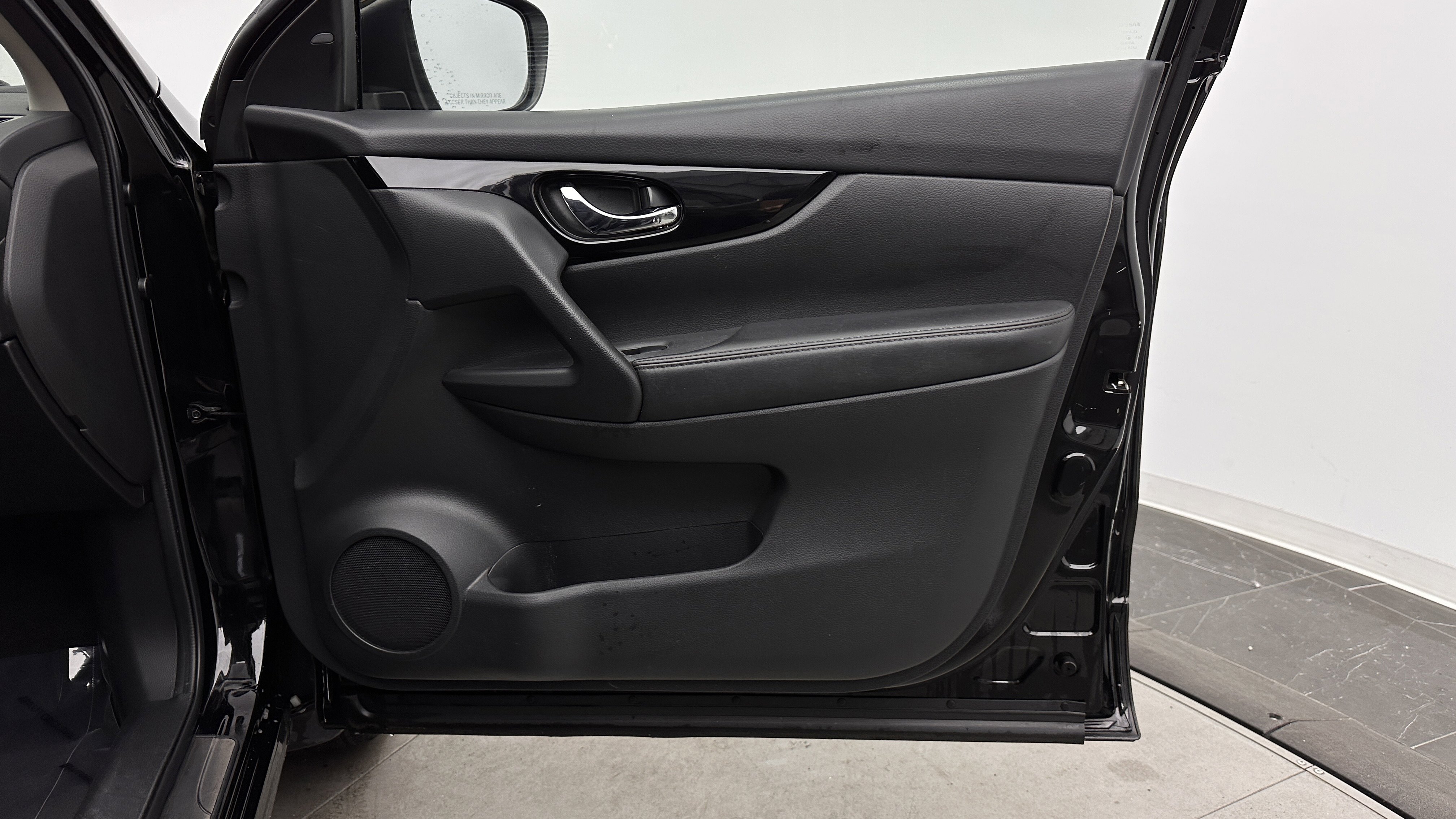 Used 2019 Nissan Rogue Sport SV FWD image 31