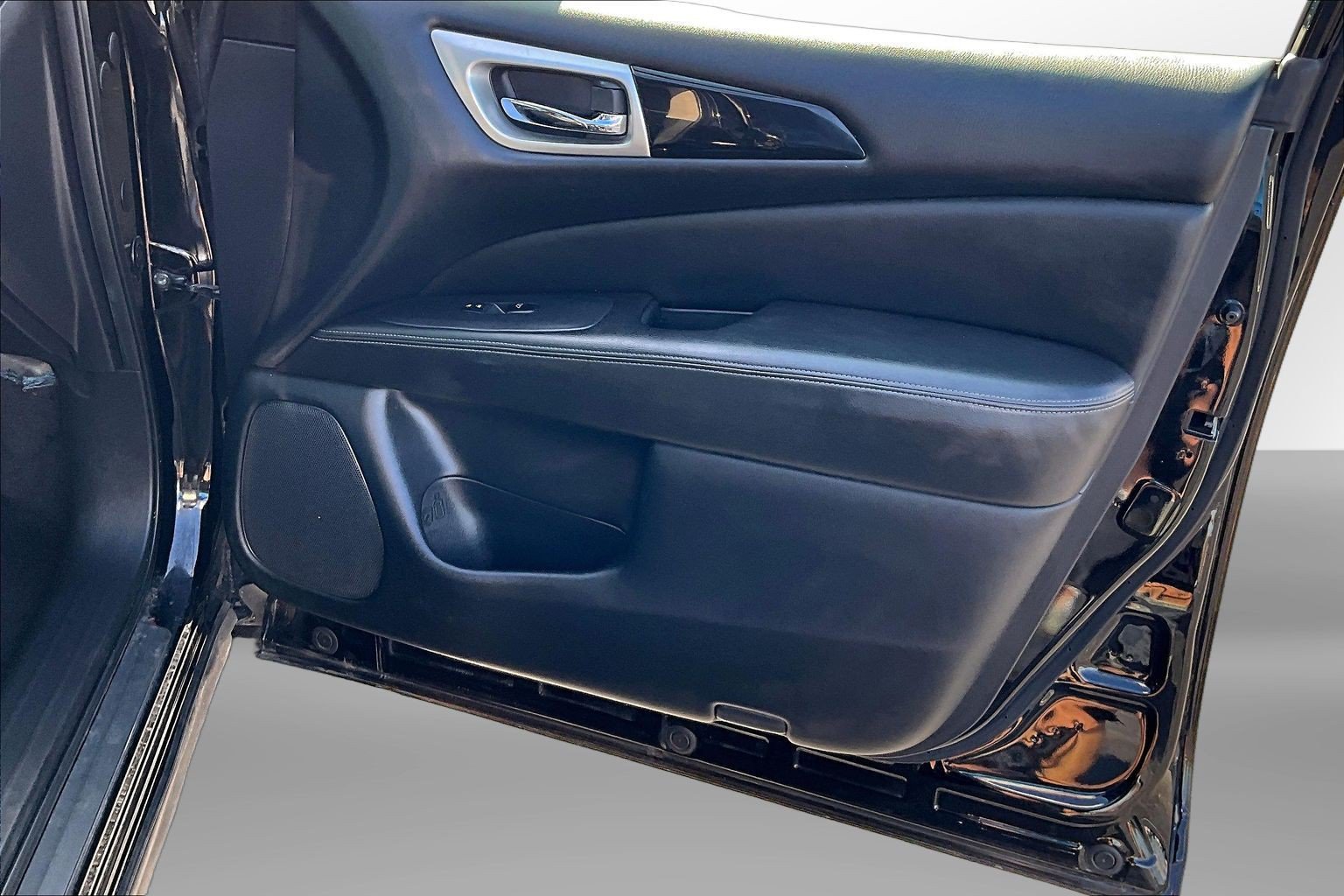 Used 2020 Nissan Pathfinder SV FWD image 26