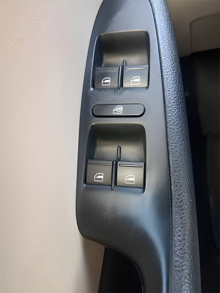 Used 2017 Volkswagen Jetta SE image 16