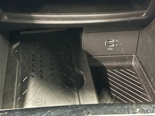Used 2026 Chrysler Pacifica Limited FWD image 28