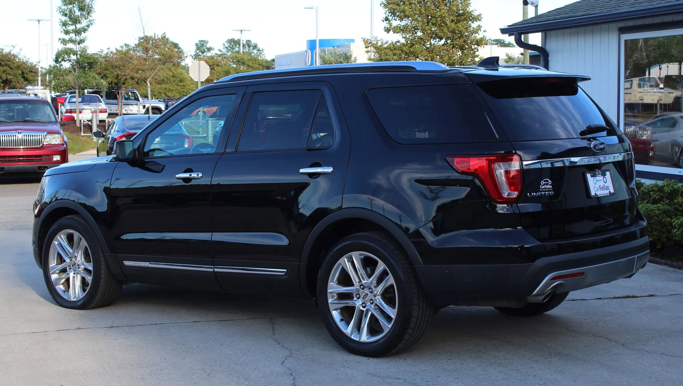 Used 2017 Ford Explorer Limited w/ Equipment Group 301A image 3