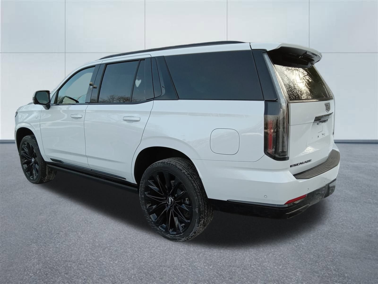 Used 2026 Cadillac Escalade Platinum Sport w/ LPO, ONYX Package image 3