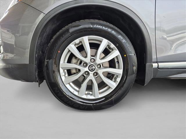 Used 2017 Nissan Rogue SV w/ SV Premium Package FWD image 24