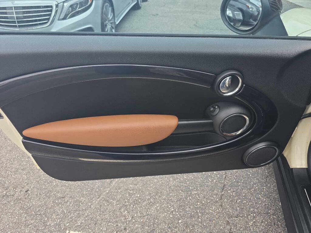 Used 2010 MINI Cooper Hardtop image 12