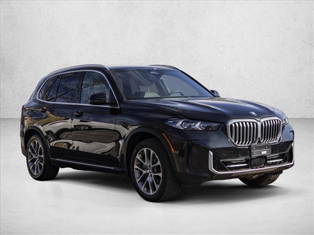 Used 2025 BMW X5 xDrive50e image 3