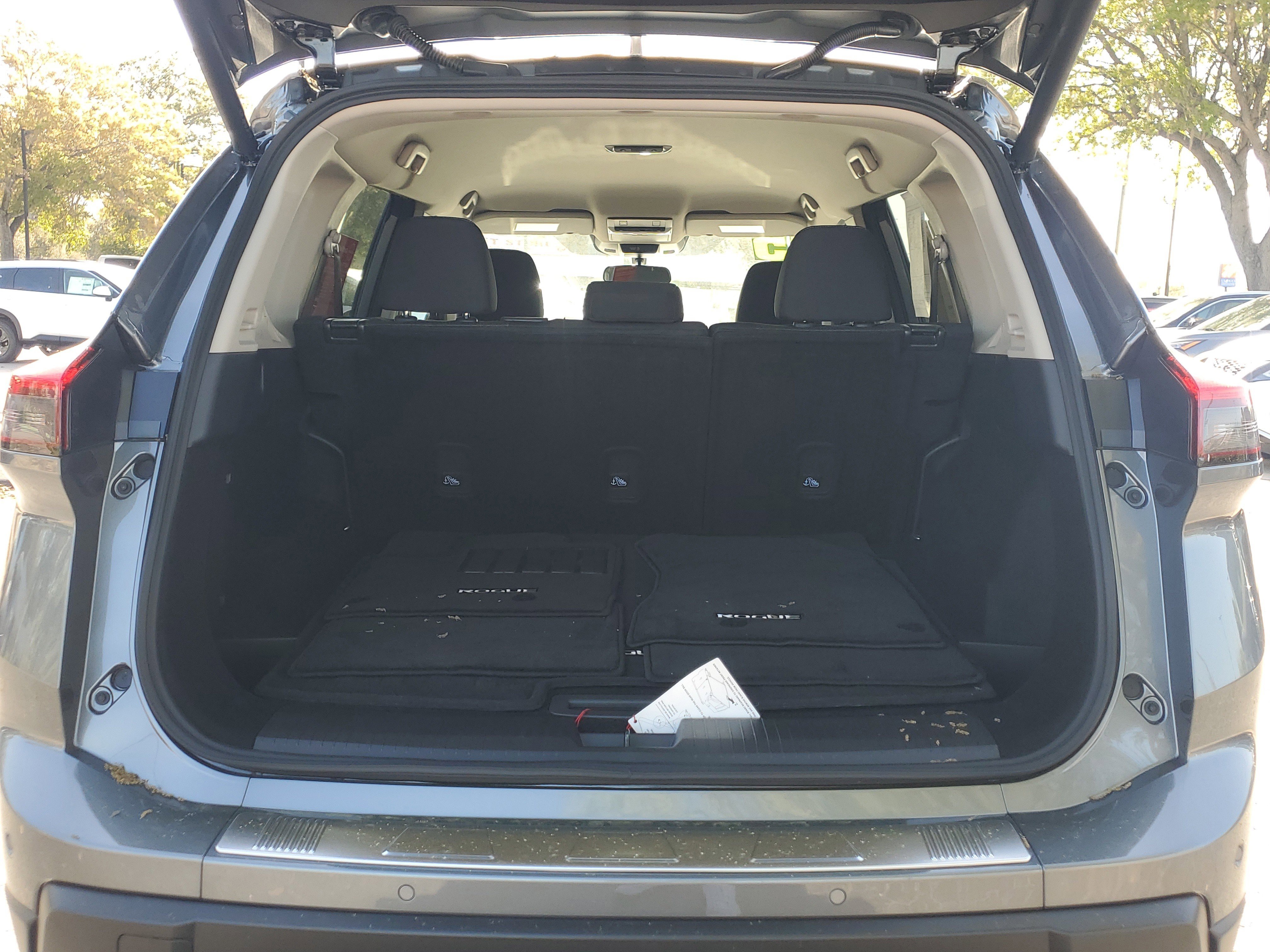 Certified 2025 Nissan Rogue SV image 8