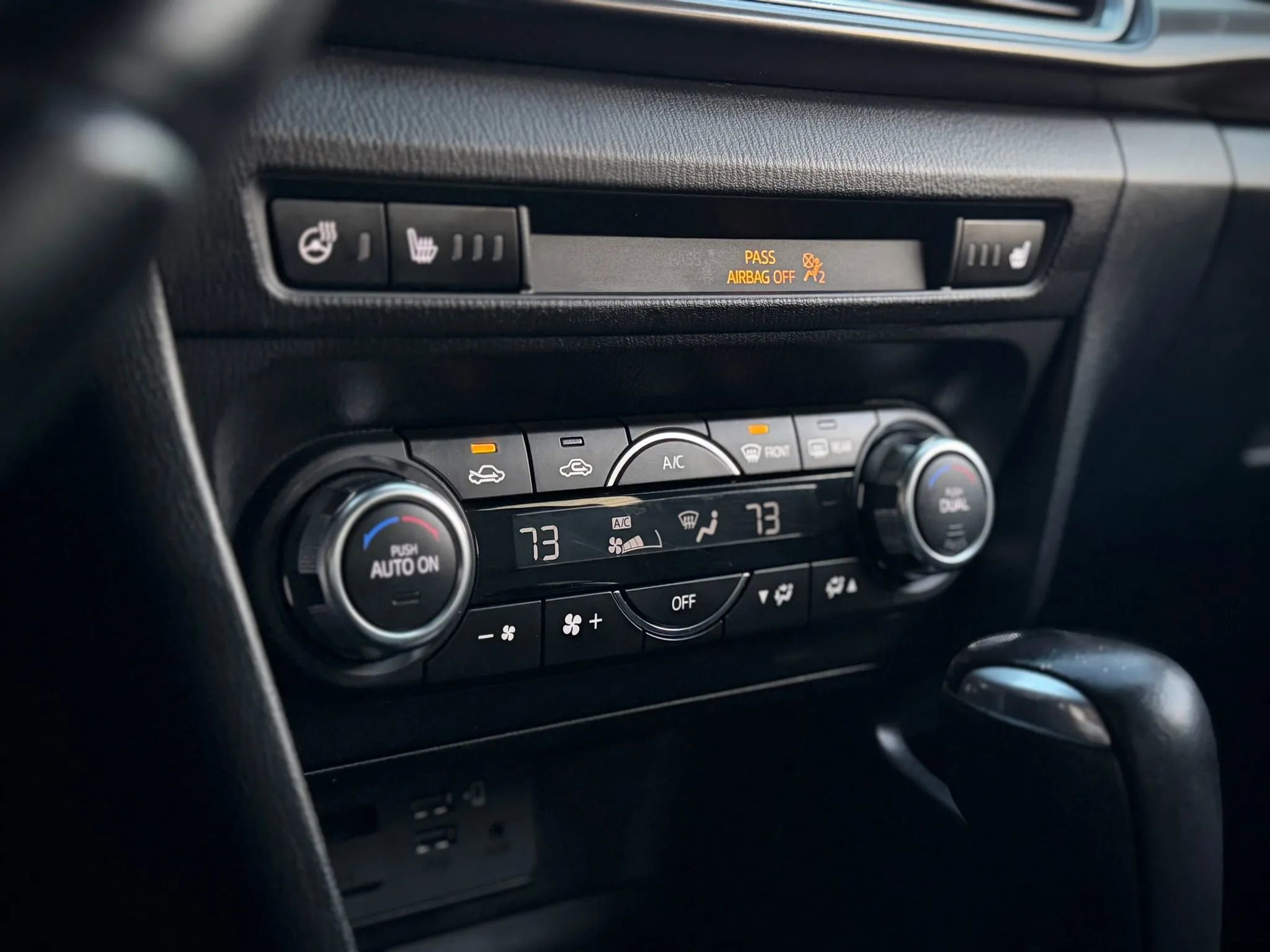 Used 2018 MAZDA MAZDA3 Grand Touring w/ Premium Equipment Package image 19