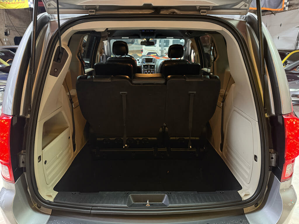 Used 2018 Dodge Grand Caravan SXT FWD image 31
