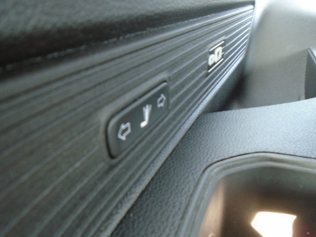 Used 2024 Jeep Wagoneer L Series II w/ Flexible Seating Group image 12