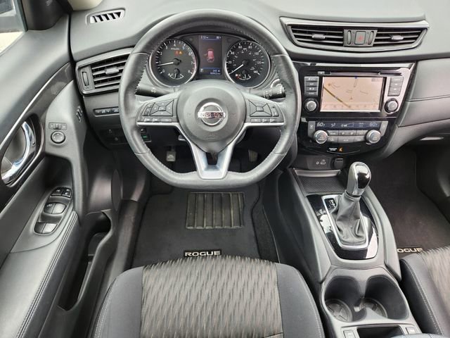 Used 2018 Nissan Rogue SV w/ Premium Package FWD image 13