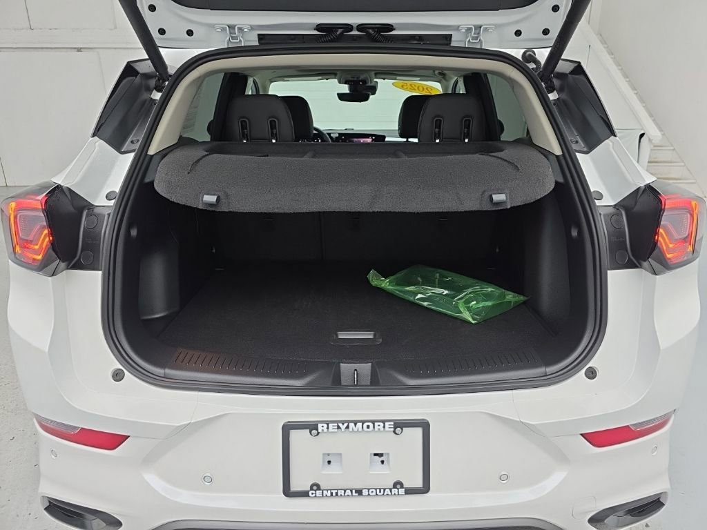 Used 2025 Buick Encore GX Avenir w/ Avenir Technology Package AWD/4WD image 57