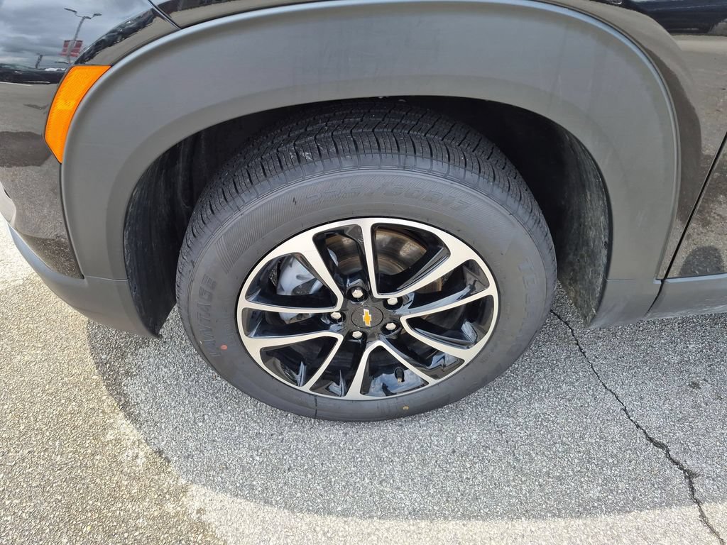 Used 2025 Chevrolet TrailBlazer LT AWD/4WD image 29