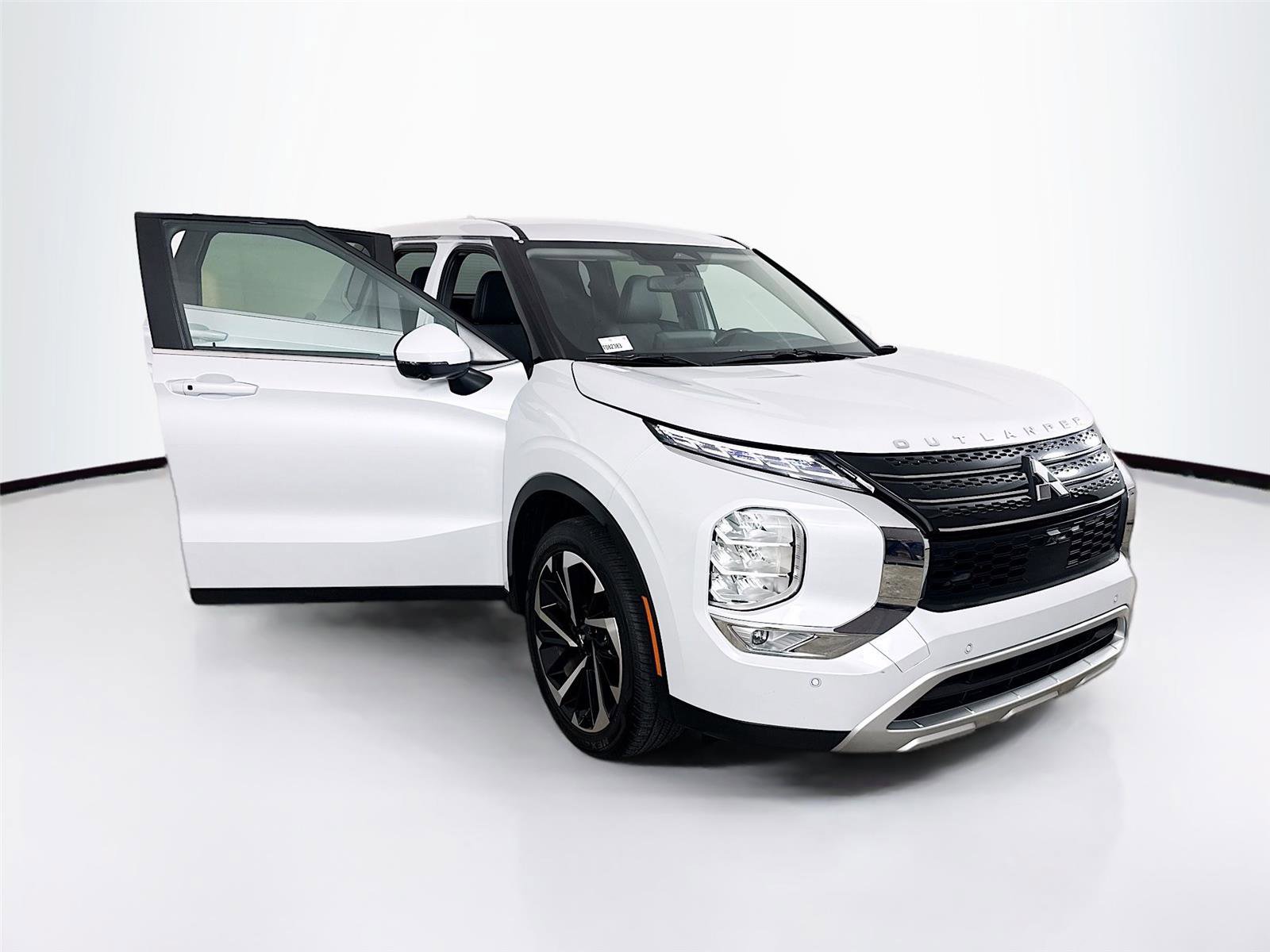 Used 2024 Mitsubishi Outlander SE image 40