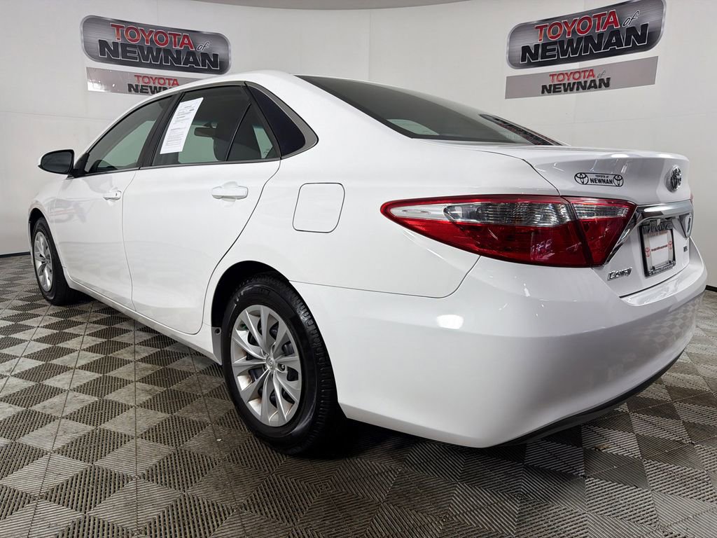 Used 2015 Toyota Camry LE FWD image 5