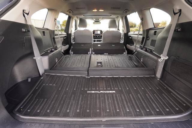 Used 2022 Toyota Highlander XLE image 33