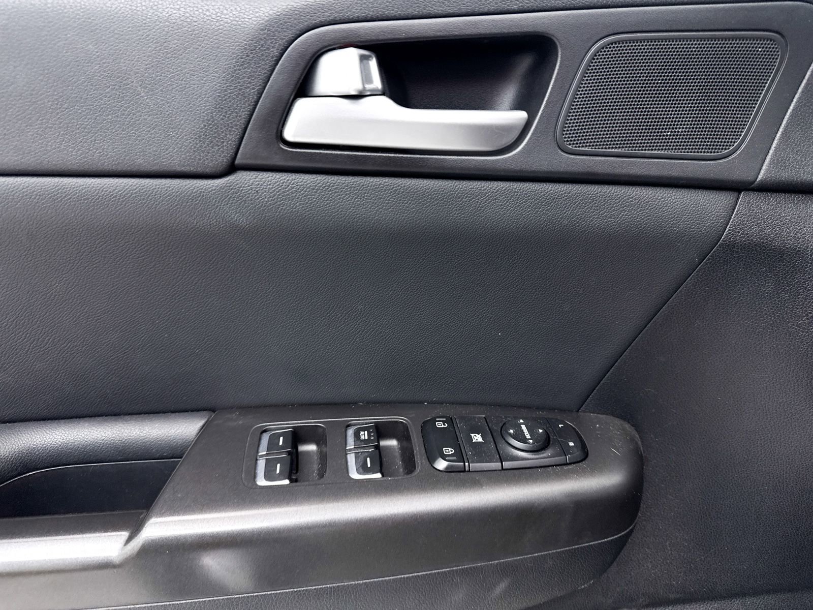 Used 2017 Kia Sportage EX image 25