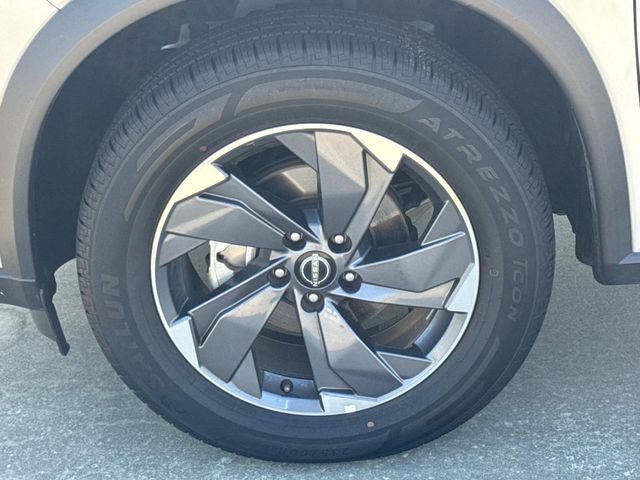 Used 2025 Nissan Rogue SV FWD image 5