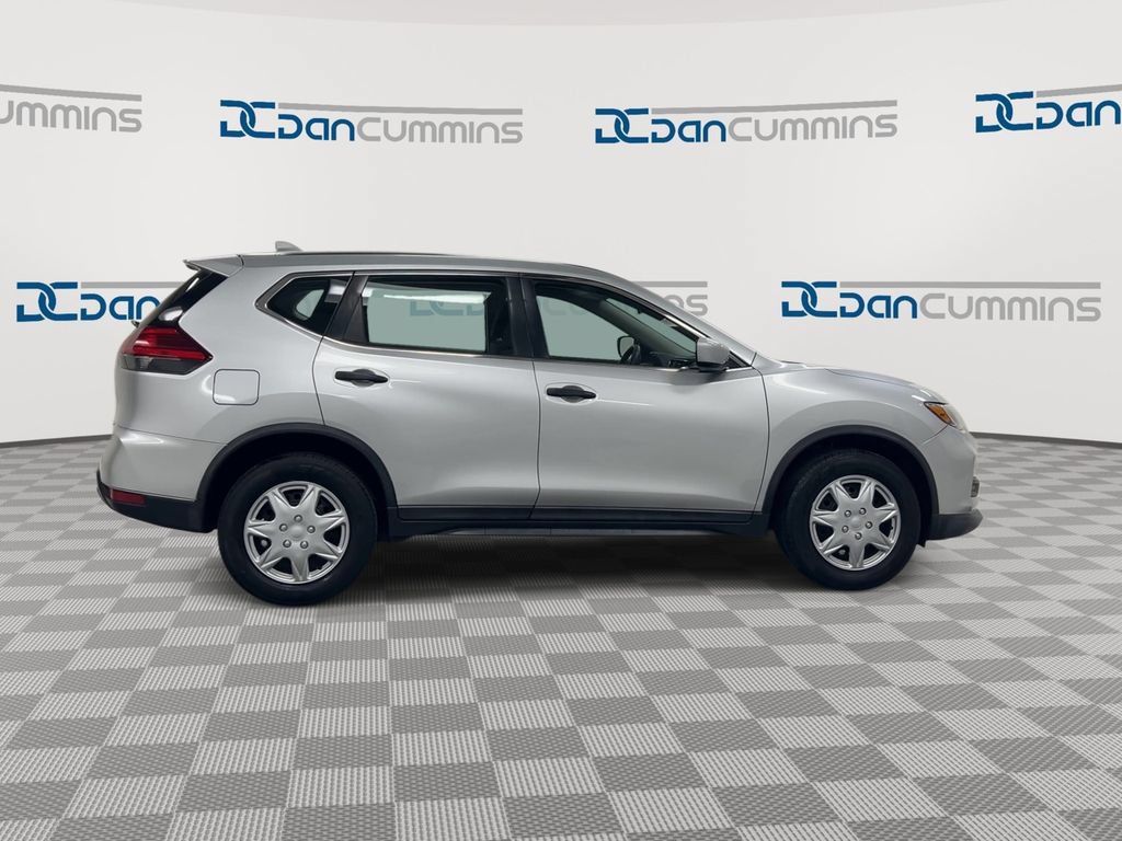 Used 2017 Nissan Rogue S AWD/4WD image 9