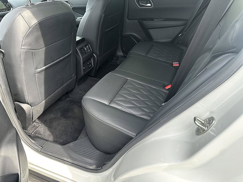 Certified 2023 Nissan Rogue Platinum w/ Platinum Premium Package FWD image 14