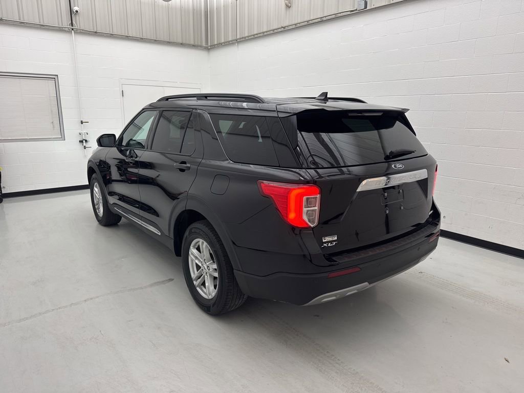 Used 2022 Ford Explorer XLT image 11