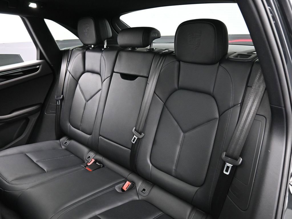 Certified 2025 Porsche Macan image 24