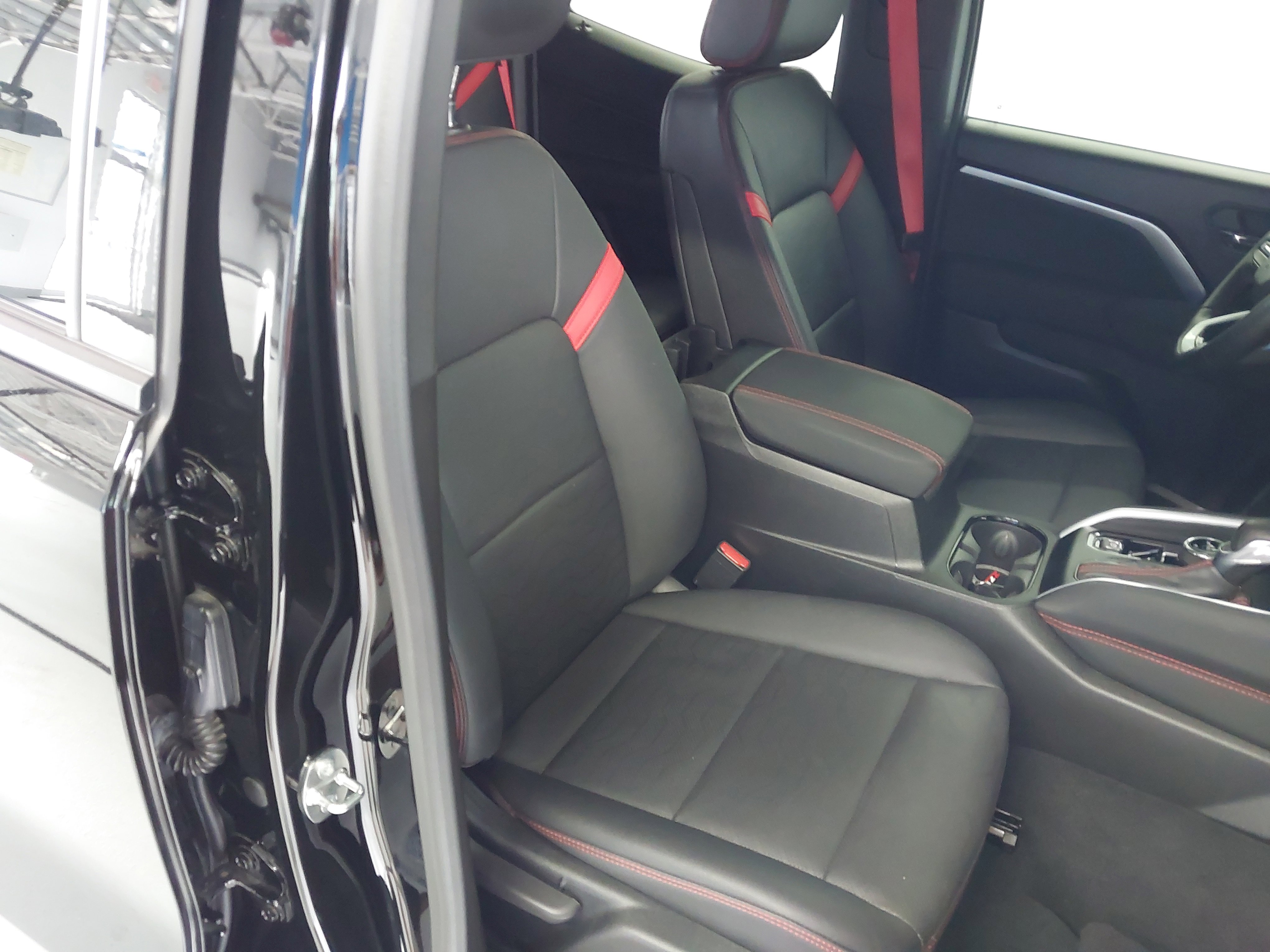 Used 2023 Chevrolet Colorado Z71 w/ Z71 Convenience Package 2 image 28