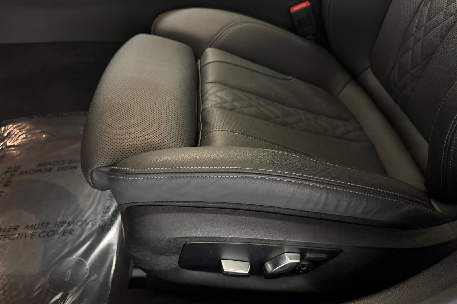 Used 2023 BMW 530e w/ Convenience Package image 14