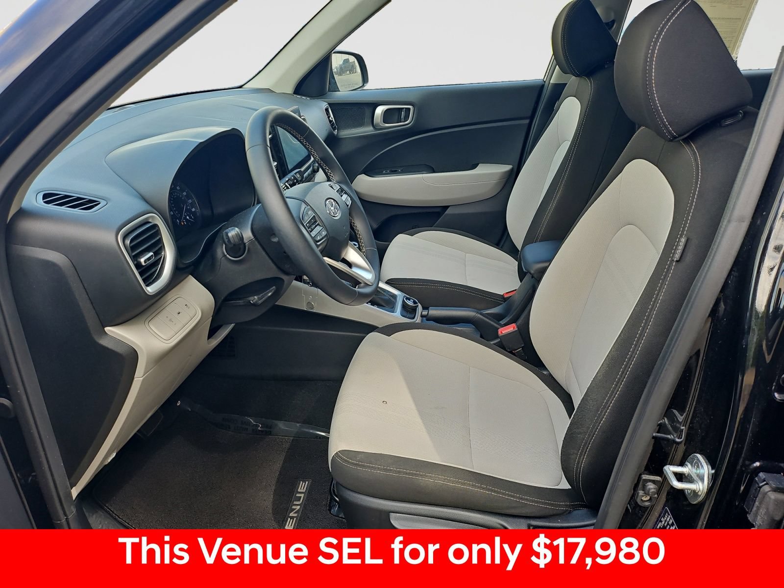 Used 2022 Hyundai Venue SEL FWD image 22