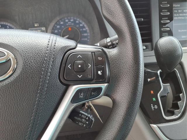 Used 2020 Toyota Sienna L FWD image 17