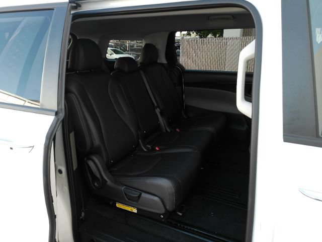 Used 2026 Kia Carnival LXS FWD image 25