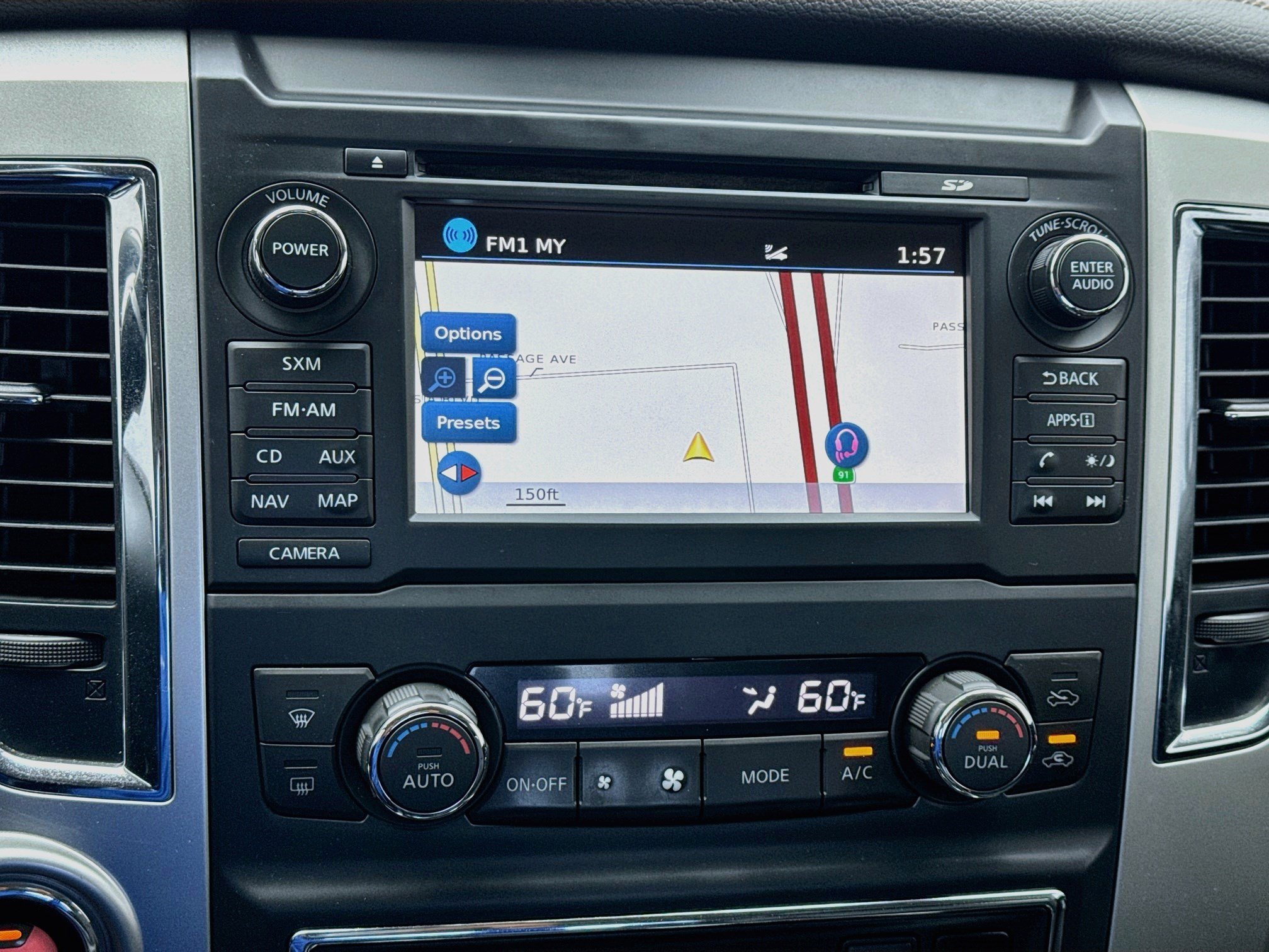Used 2016 Nissan Titan SL AWD/4WD image 9