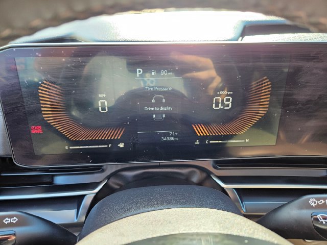 Used 2025 Kia Carnival FWD image 27