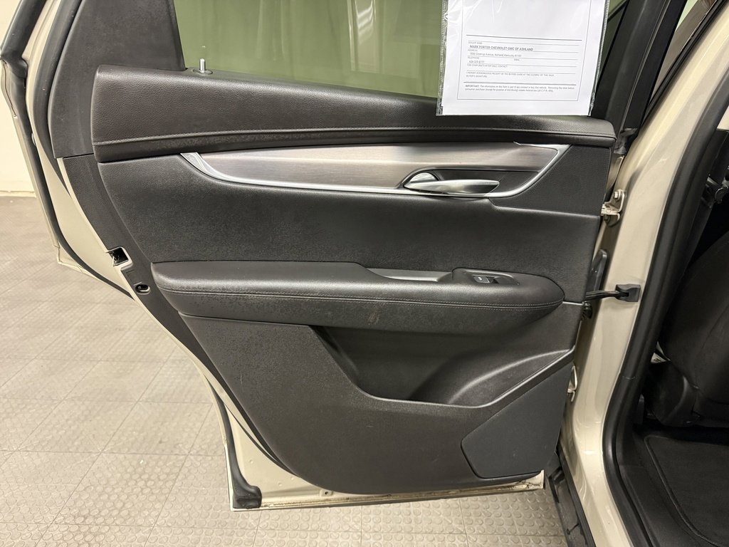 Used 2017 Cadillac XT5 Luxury image 23