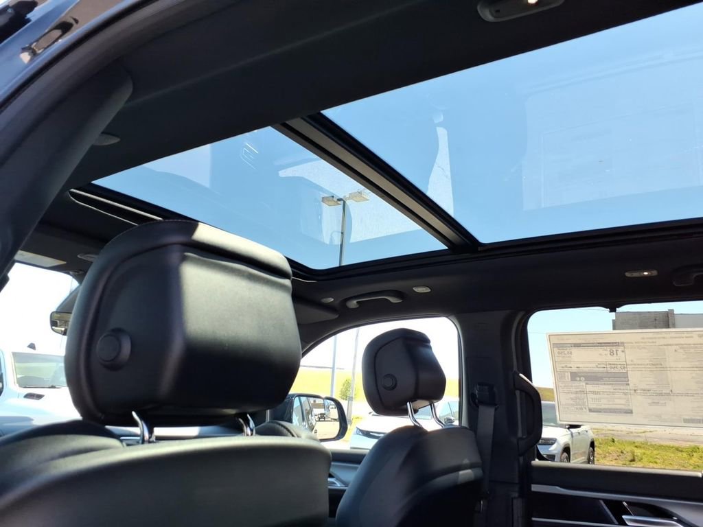 New 2026 Jeep Grand Wagoneer L Limited AWD/4WD image 11