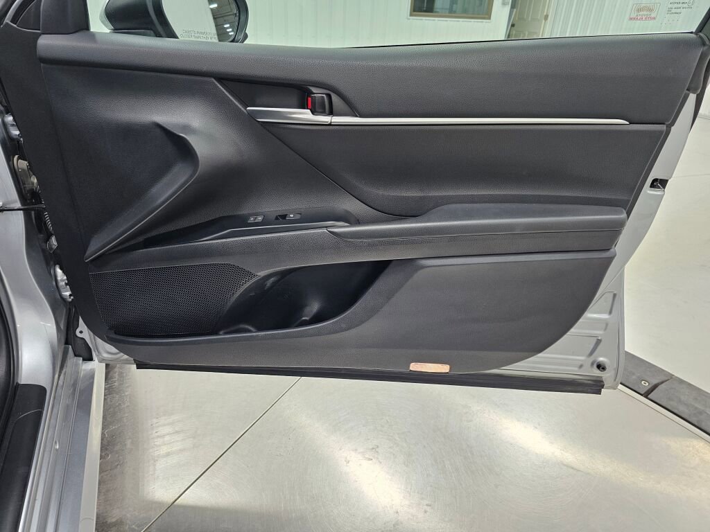 Used 2018 Toyota Camry LE image 35