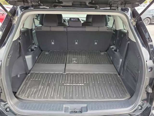 Used 2022 Toyota Highlander L image 19