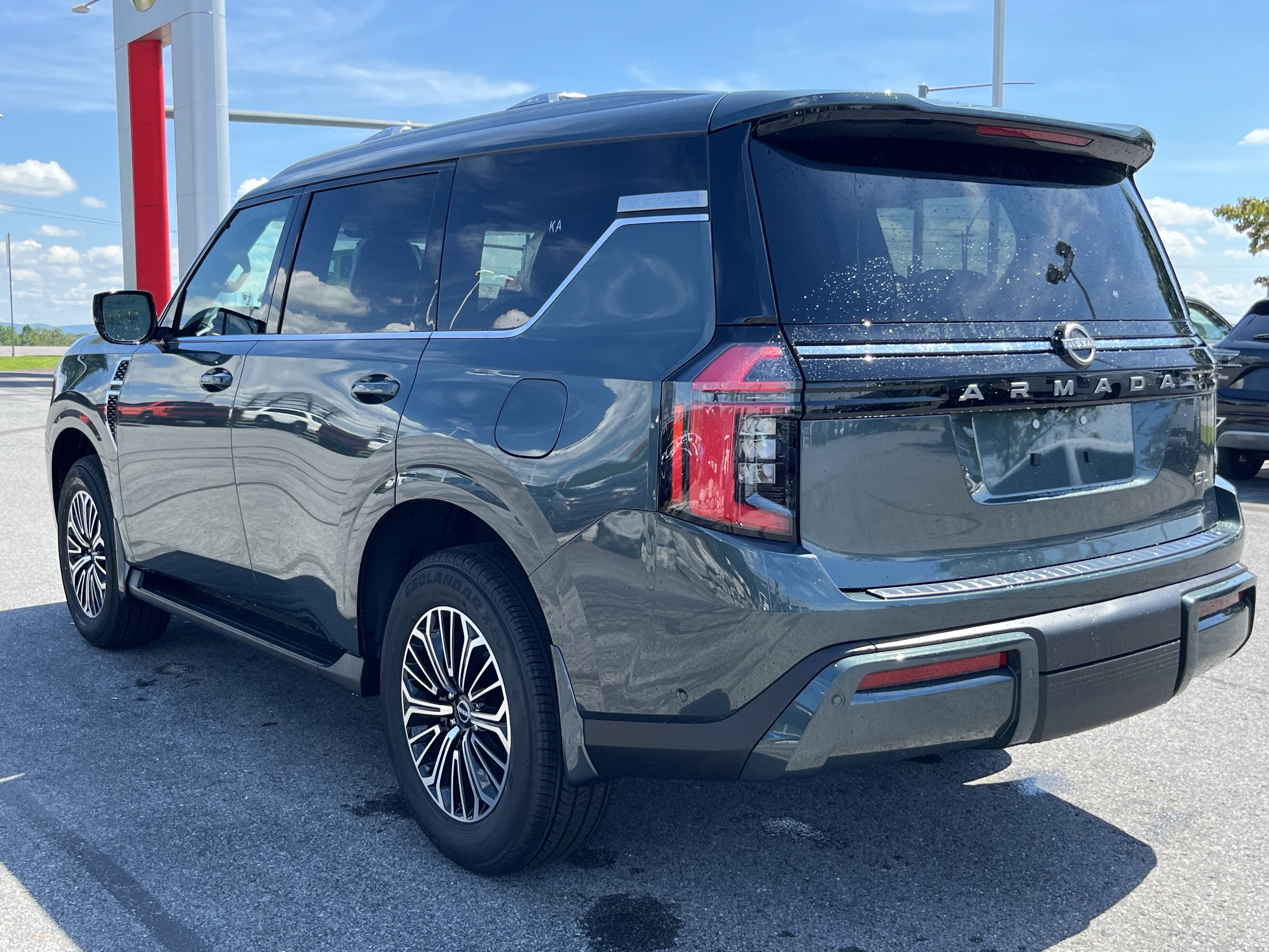 New 2026 Nissan Armada SL w/ Captain's Chari Seat Package AWD/4WD image 10