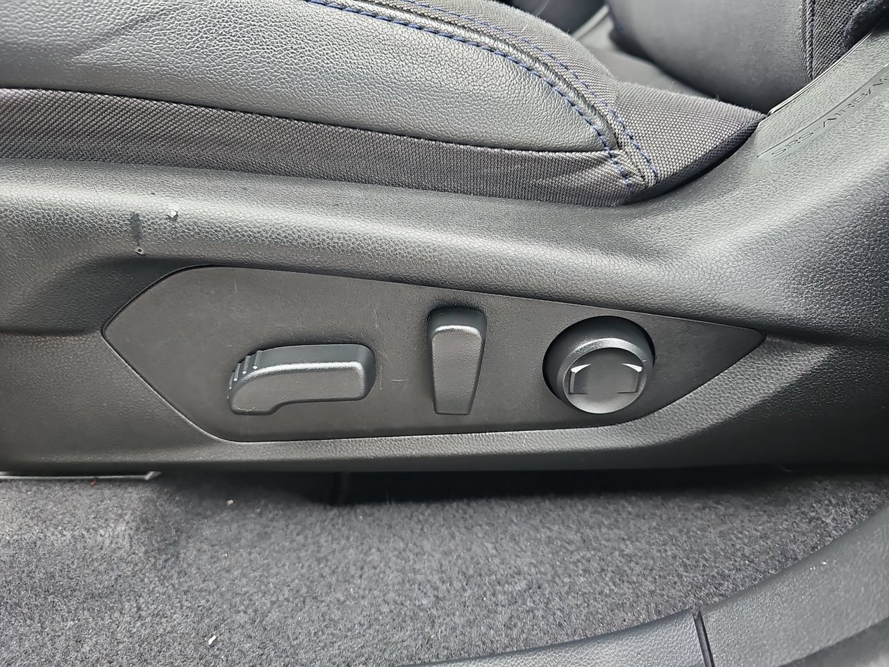 Certified 2025 Subaru Forester Premium AWD/4WD image 35