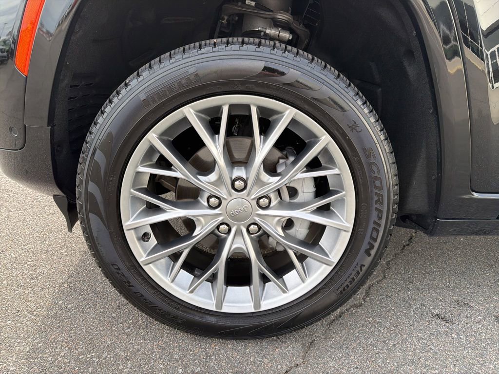 Used 2025 Jeep Grand Cherokee Summit image 10