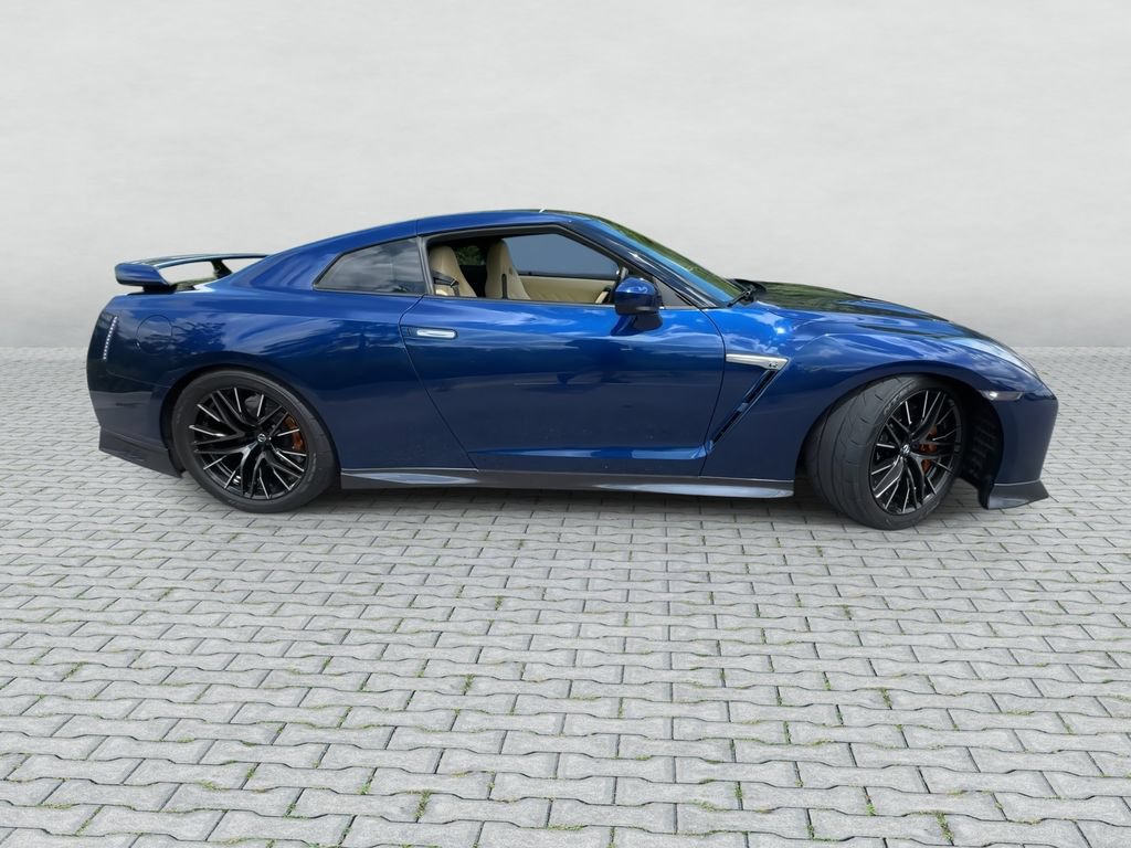 Used 2017 Nissan GT-R Premium w/ Premium Interior Package AWD/4WD image 9